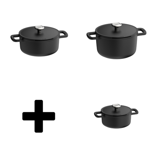 Render van een set van drie zwarte LEO Phantom kookpotten van verschillende formaten met het BergHOFF logo op de deksels, met daarnaast een groot plus-teken.